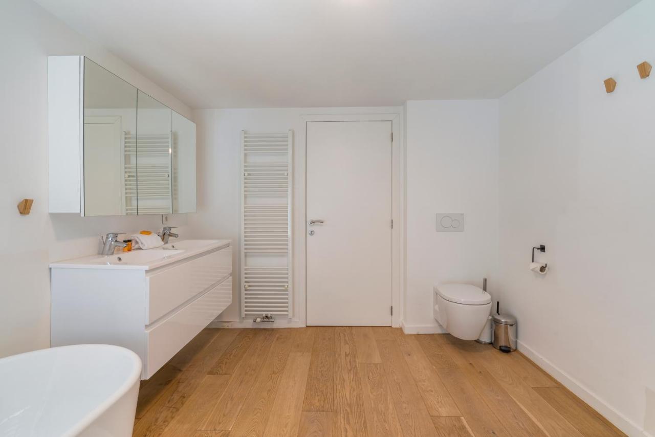 Sersea - Spacious House In With Garage *