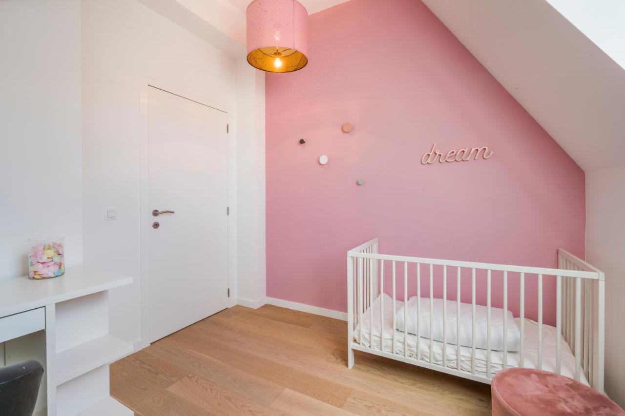 Sersea - Spacious House In With Garage